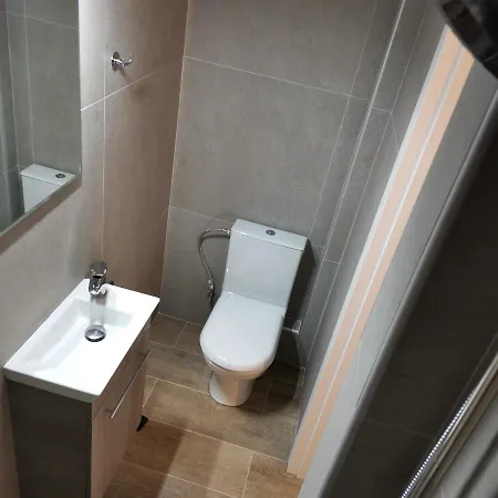 1 Apartment *